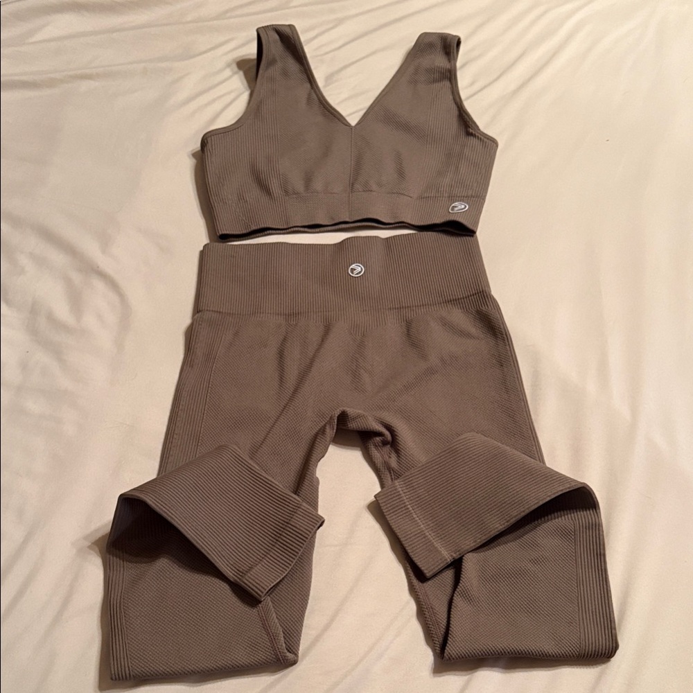 Stylish Savvi Ribbed Leggings and Bra Set in Driftwood